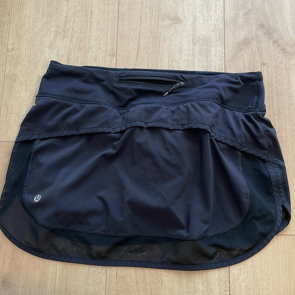 Lululemon hottie hot skirt size 6 black